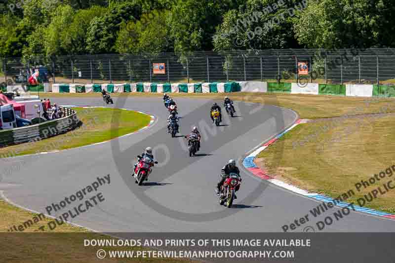 Vintage motorcycle club;eventdigitalimages;mallory park;mallory park trackday photographs;no limits trackdays;peter wileman photography;trackday digital images;trackday photos;vmcc festival 1000 bikes photographs